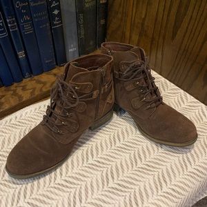 Women's Earth Boone Ankle Bootie Bark Suede